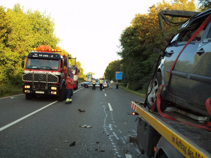 Schwerer VU Koeln Immendorf Kerkraderstr P389.JPG